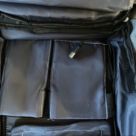 Laptop backpack with charging port - Picture 7 of 8
